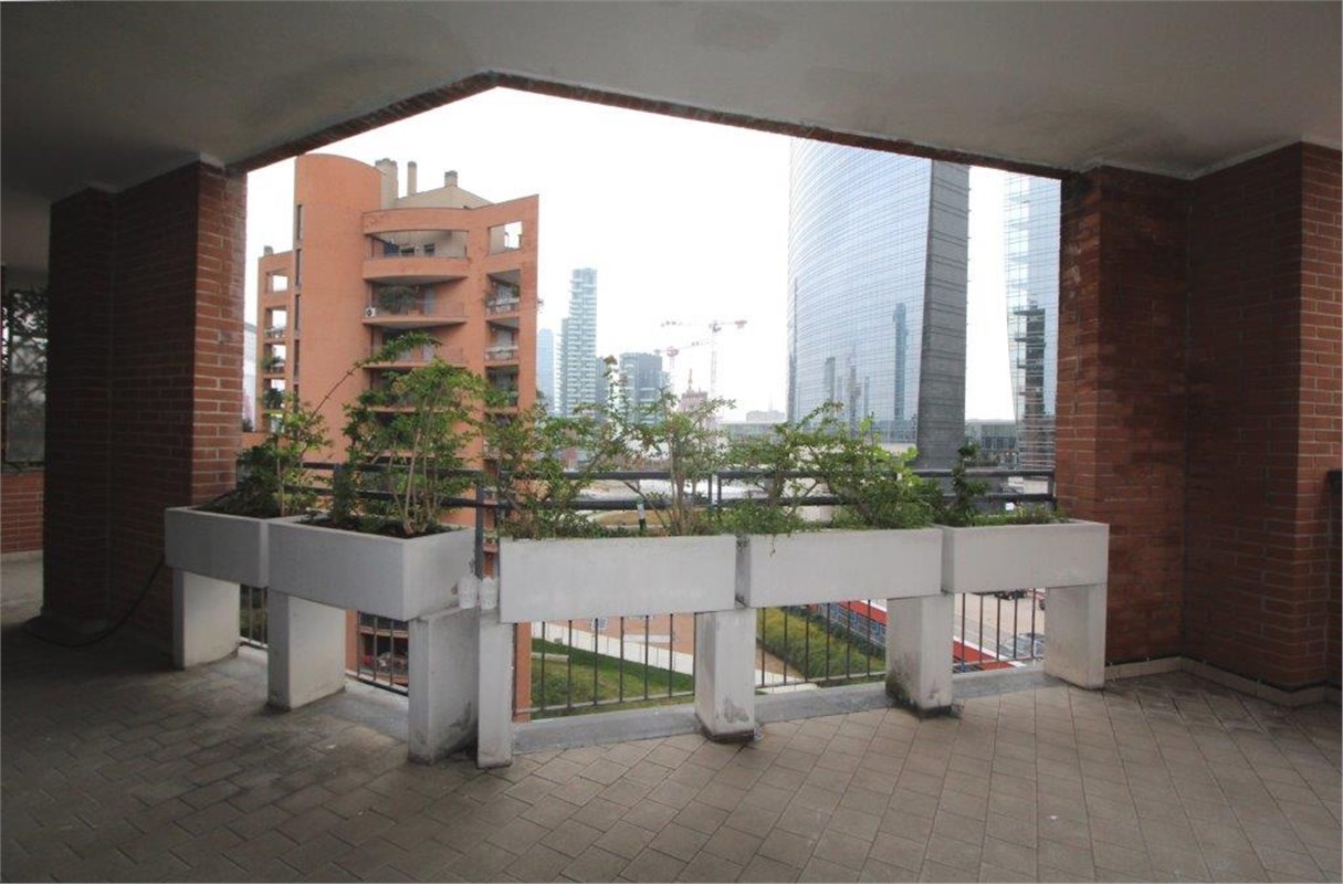 bosco verticale via gaetano de castillia milano mi