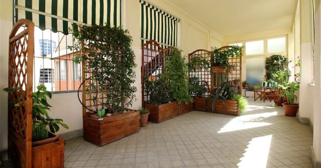 Trilocale buono stato con ampio terrazzo loggiato e posto auto - Via Watt